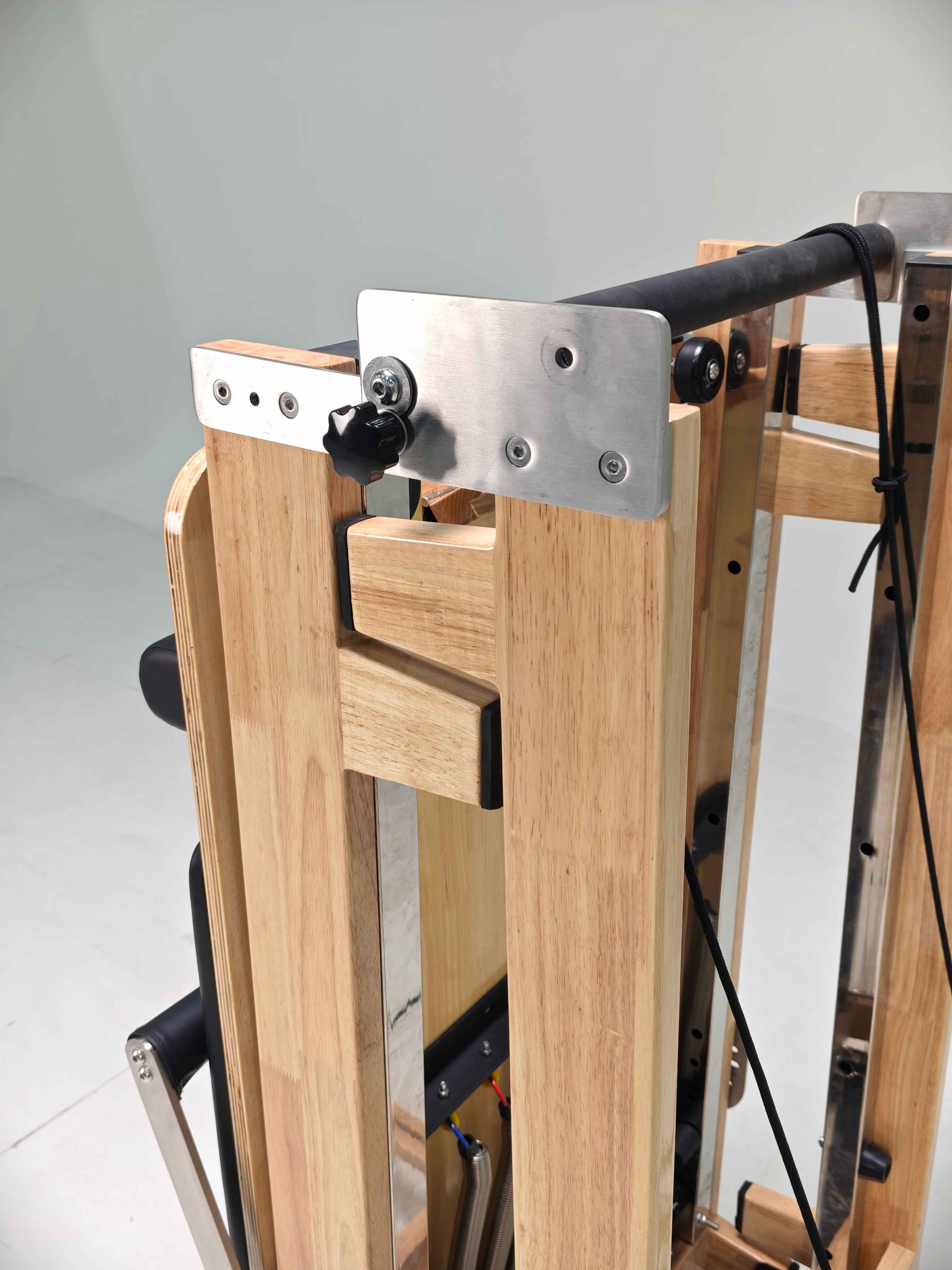 Commercial Foldable Oak & Alum - Pilates & Yoga Unleashed Studio Tuckahoe avaliação e preço