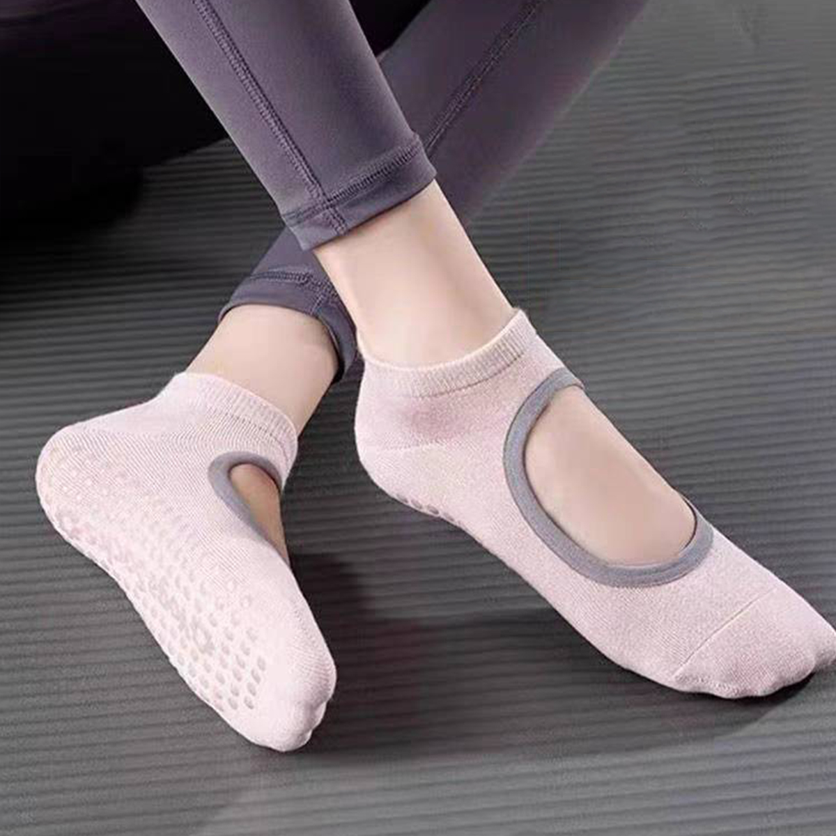 Non-Slip Yoga Socks for Women  - Pilates & Yoga Unleashed Studio Tuckahoe avaliação e preço